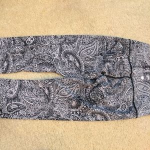 lightly used LULULEMON 21" leggings
